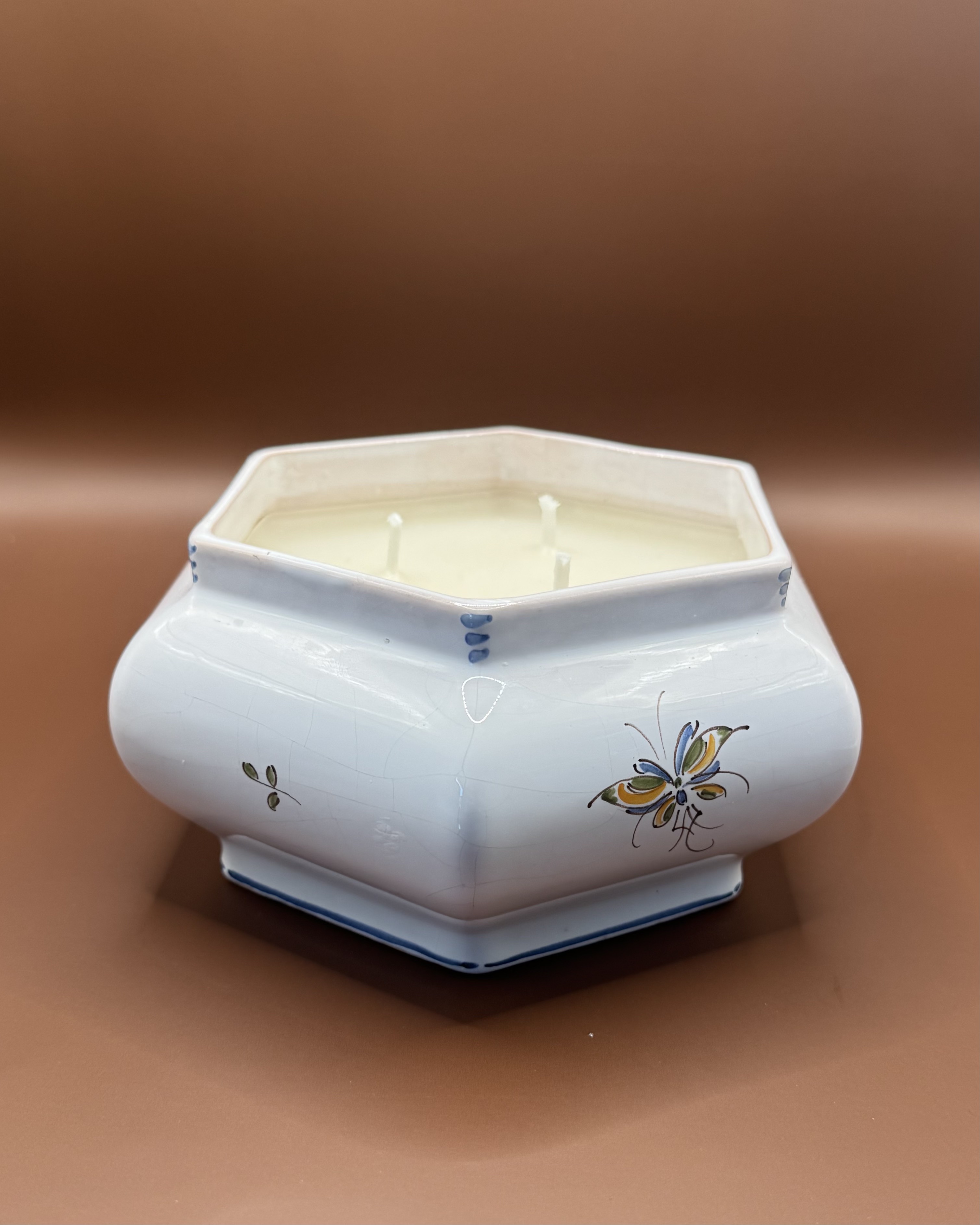 Bougie en céramique de Moustiers, coulée par Lignée