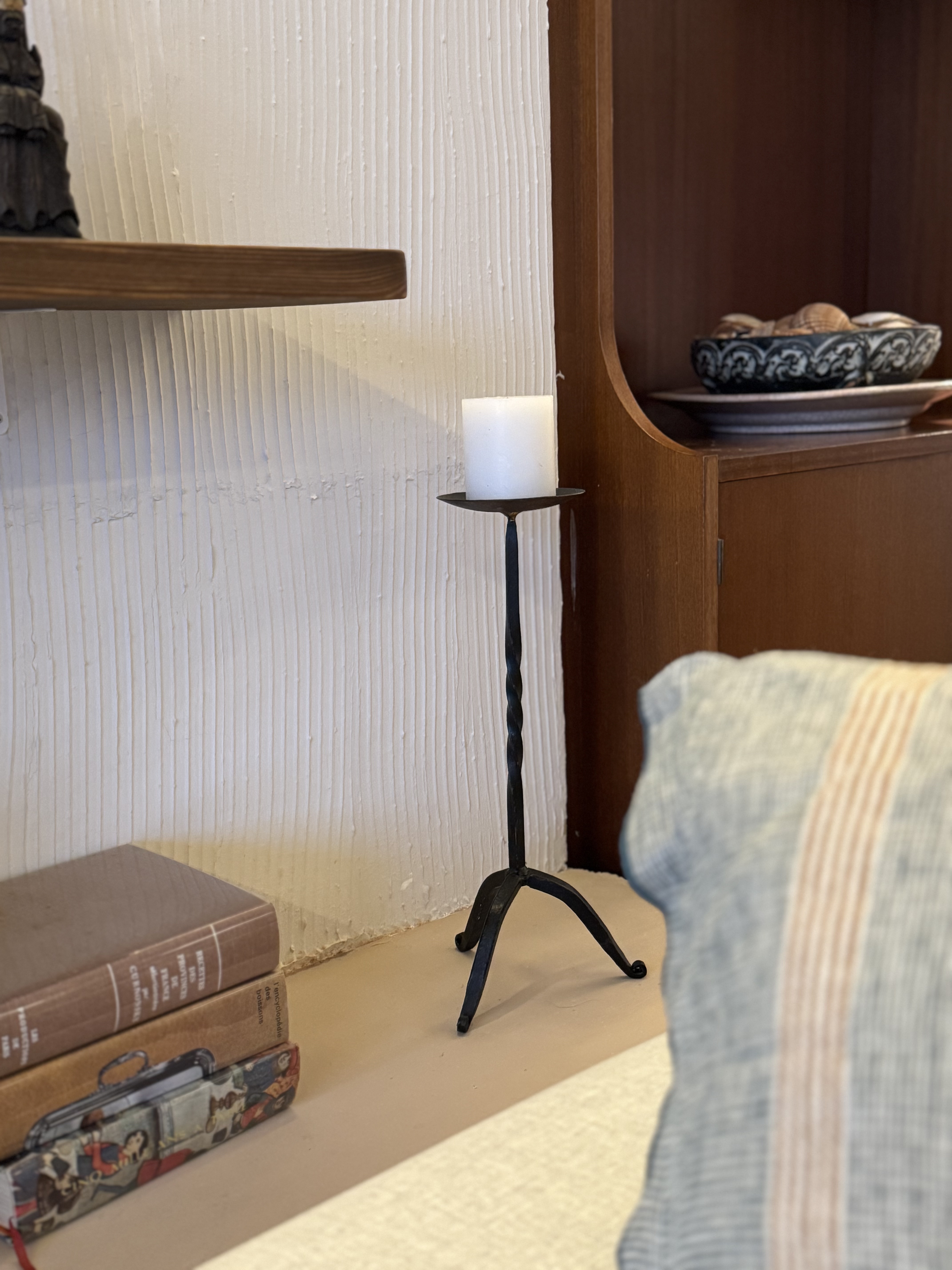 Paire de bougeoirs en fer forgé artisanaux 