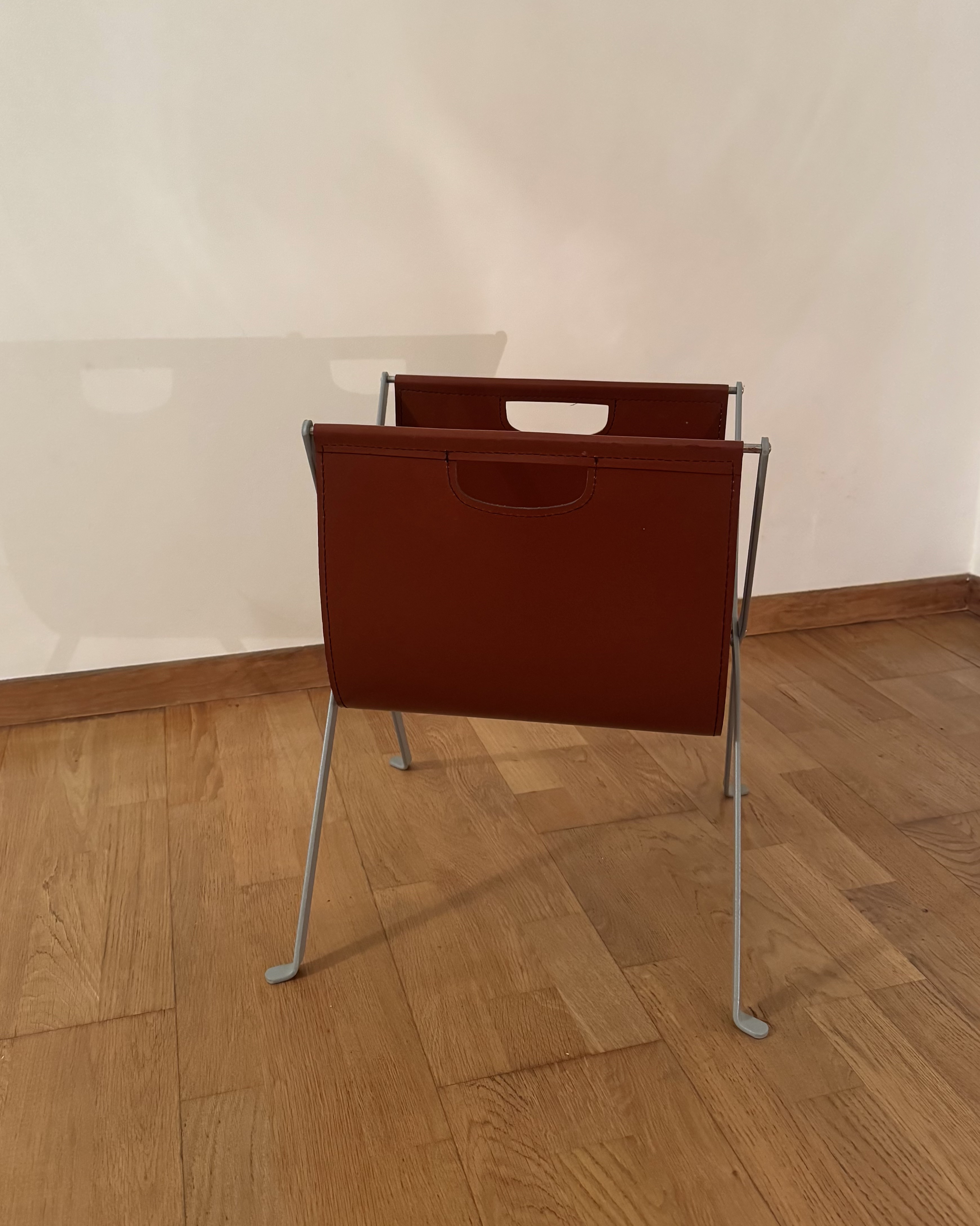 Porte-revues en cuir 