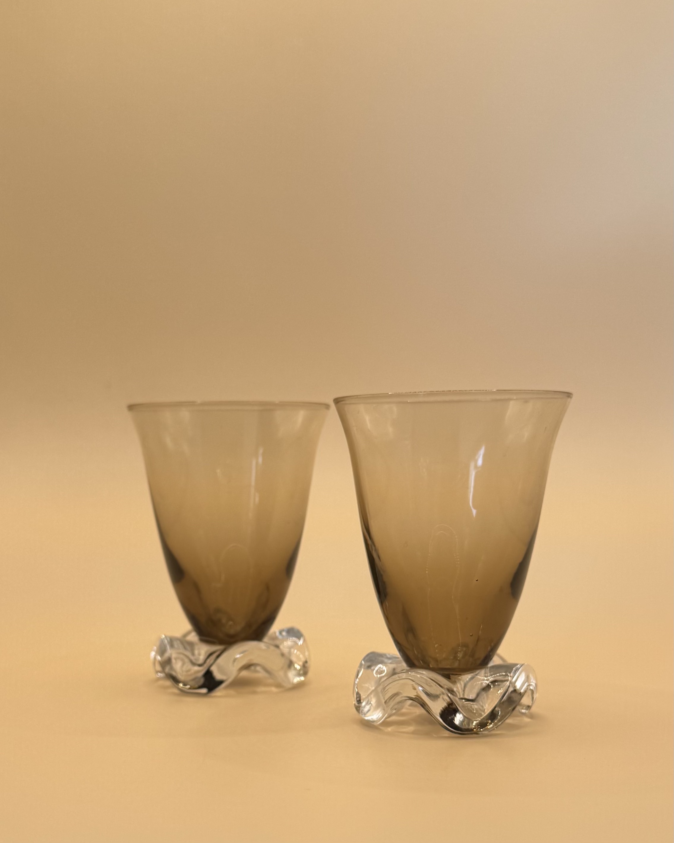 Duo de verres  à liqueurs en verre fumé 