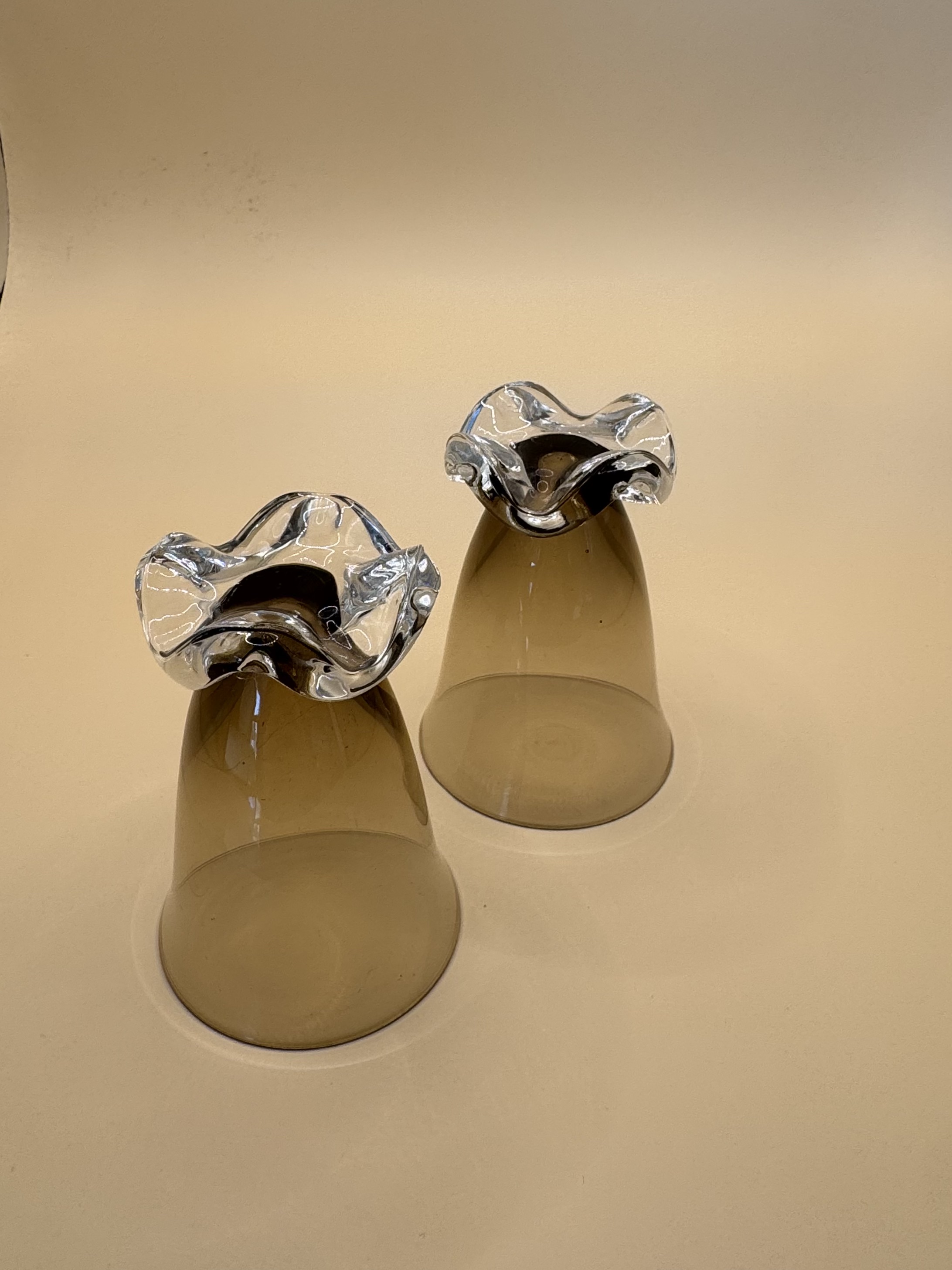 Duo de verres  à liqueurs en verre fumé 