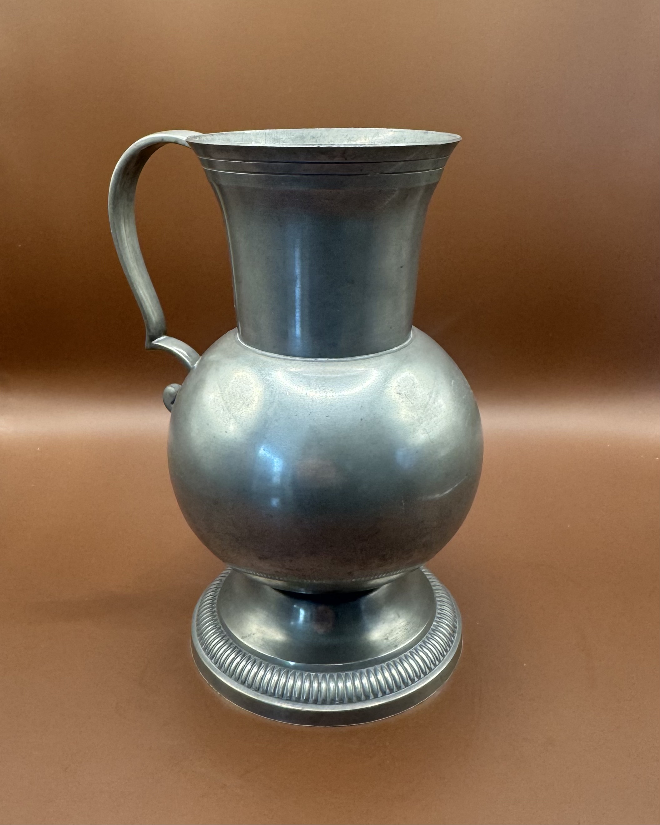 Carafe en étain, Les Chevaliers d’Étain
