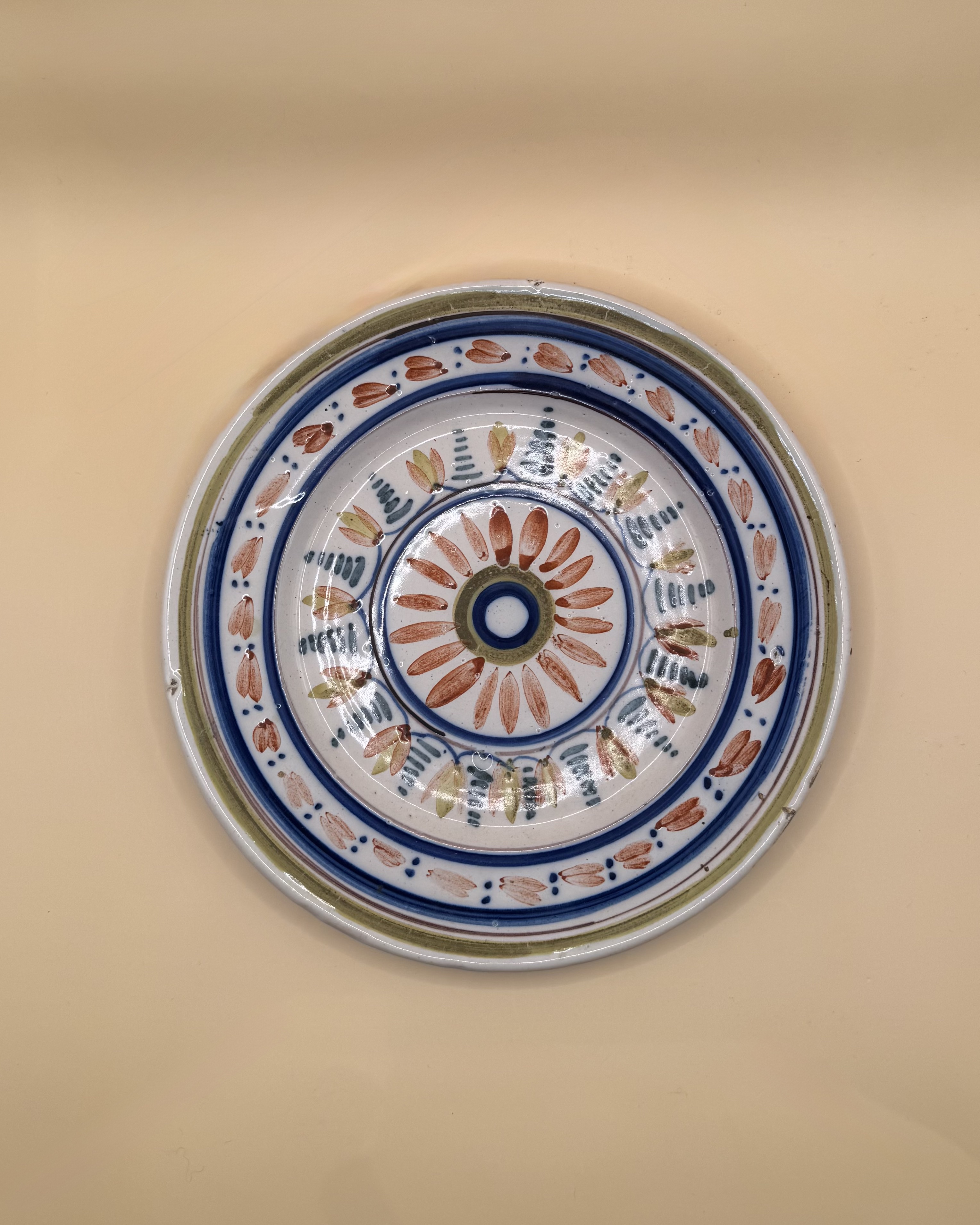 Paire d'assiettes de Quimper, décor fait main